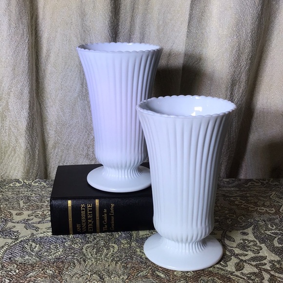 Milk Glass Vase pair EO Brody USA vintage authentic MCM decor - Picture 1 of 6